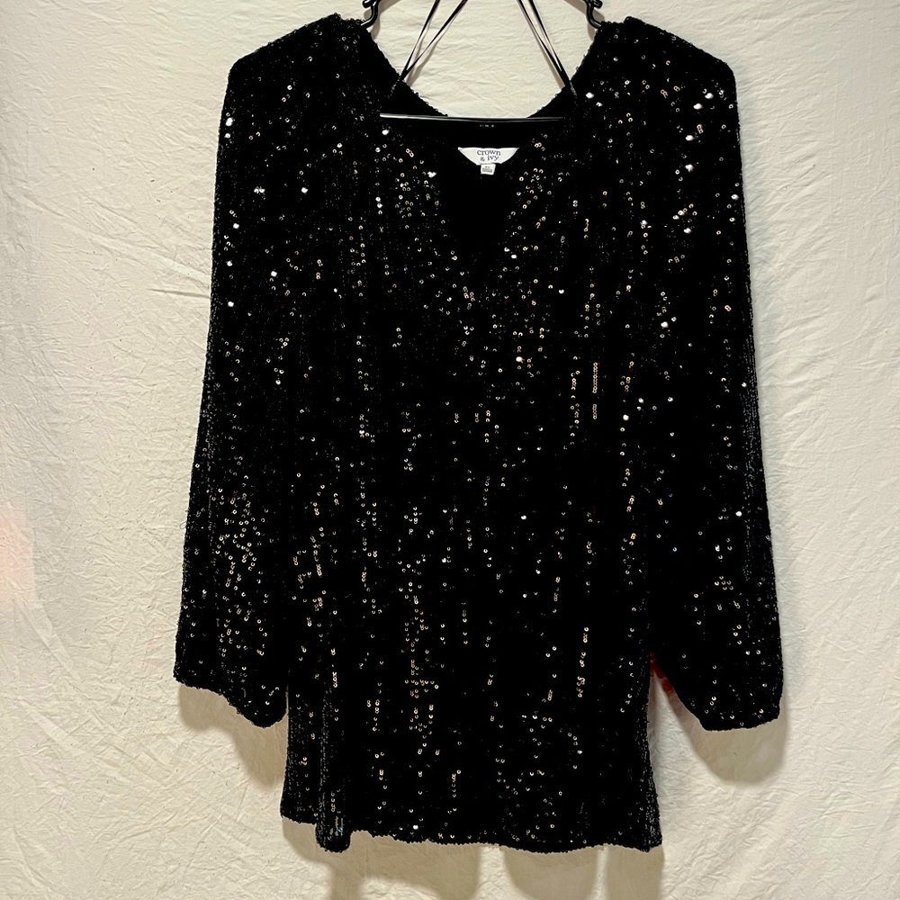 Hi friends. Bought this for Vegas trip last year wore once. It was a hit
